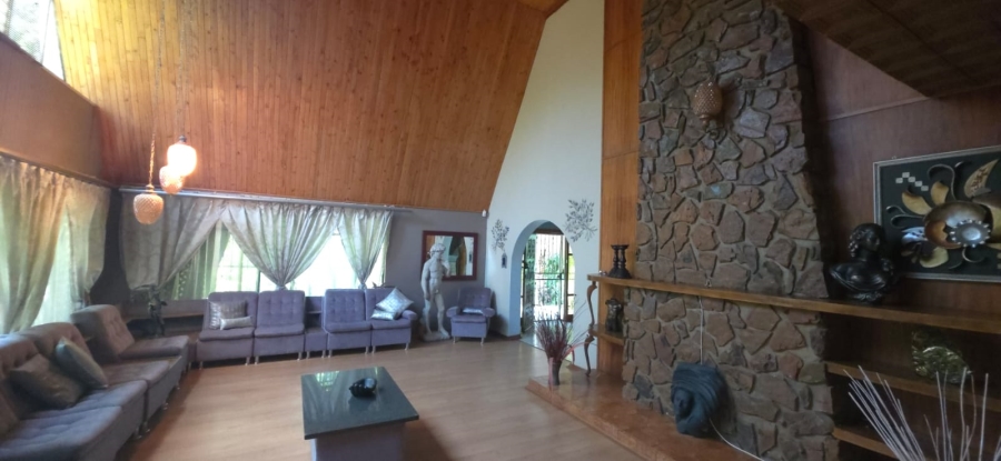 6 Bedroom Property for Sale in Wilkeville North West